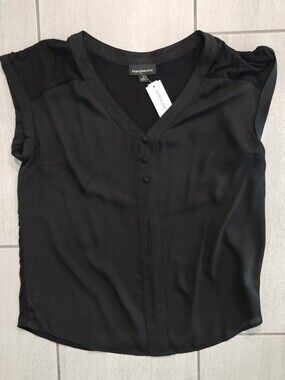 NWT Fortune & Ivy Blouse Sold By Stitch Fix Black V-Neck Cap Sleeve Blouse